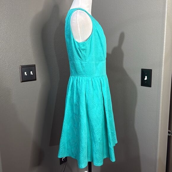 Taylor Women's Sleeveless Swirl Pattern Textured Dress in Aqua - Picture 4 of 11